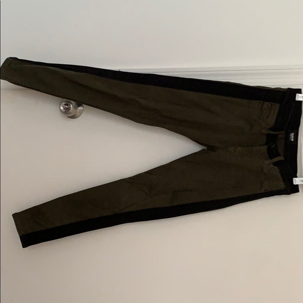 Stretchy Capri jeans in hunter green